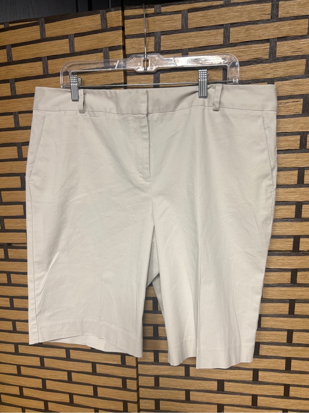 Talbots khaki Bermuda shorts size 16